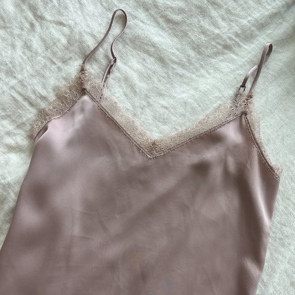 BNWOT: Aritzia Babaton Carlyle Satin V-neck Camisole Tank - Picture 8 of 8